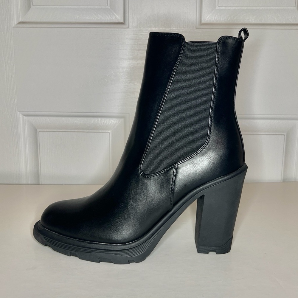 Nine West Ream High Heeled Chelsea Bootie Black Size 10 - Picture 2 of 8